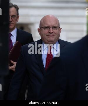 London, England, Großbritannien. November 2021. DER US-Botschafter in Großbritannien, PHILIP T. REEKER, wird bei der Ankunft in der Downing Street 10 gesehen. (Bild: © Tayfun Salci/ZUMA Press Wire) Stockfoto