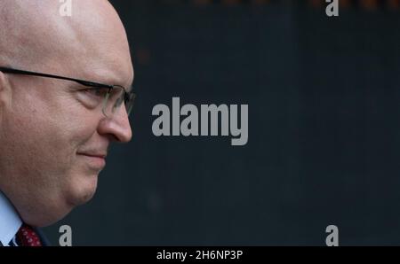 London, England, Großbritannien. November 2021. DER US-Botschafter in Großbritannien, PHILIP T. REEKER, wird bei der Ankunft in der Downing Street 10 gesehen. (Bild: © Tayfun Salci/ZUMA Press Wire) Stockfoto