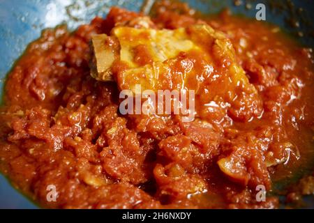 Schweineribs mit Tomatensauce. Draufsicht Stockfoto