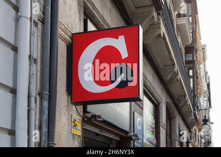 VALENCIA, SPANIEN – 15. NOVEMBER 2021: CARLIN ist führend im spanischen Stationery Franchise-Sektor Stockfoto