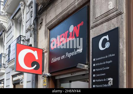 VALENCIA, SPANIEN – 15. NOVEMBER 2021: CARLIN ist führend im spanischen Stationery Franchise-Sektor Stockfoto