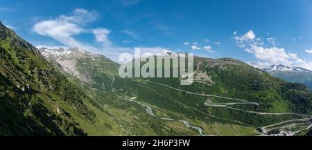 Blick ins Walliser Rhonetal mit Furka-Straße, Oberwald, Wallis, Schweiz, Europa Stockfoto