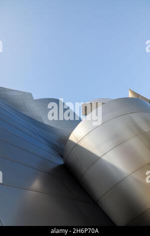 Details der Formen und Linien des Walt Disney Concert Hall Gebäudes Stockfoto