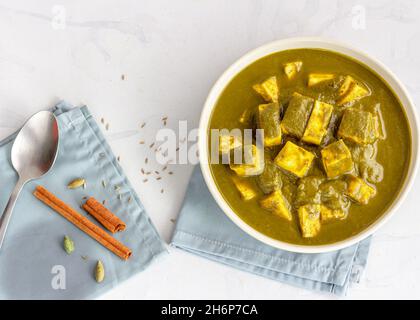 Palak Paneer in einer Schüssel Top Down Foto, Indian Vegetarian Food Foto Stockfoto