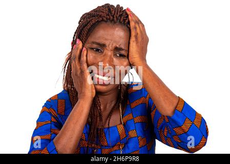 Verärgert Erwachsene Geschäftsfrau mit Schmerzen Grimasse leiden an Kopfschmerzen Stockfoto
