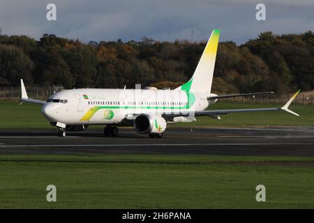 5T-CLJ, eine Boeing 737 MAX 8 von Mauretanien Airlines, die vom Prestwick International Airport in Ayrshire, Schottland, abgeflogen ist, war das Flugzeug in Schottland, um mauretanische Delegierte zur COP26-Klimakonferenz in der nahe gelegenen Stadt Glasgow zu bringen. Stockfoto