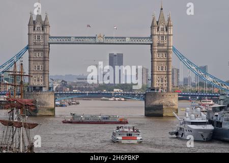 London, Vereinigtes Königreich - 23. Mai 2018 : die wunderschöne Tower Bridge von London an einem bewölkten Tag Stockfoto