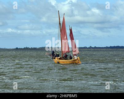 Zeesboot Regatten finden jährlich in der Boddenlandschaft in Mecklenburg-Vorpommern statt. Zeesboot-Regatten finden jährlich in den Lagunenländern statt Stockfoto