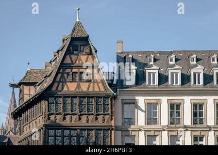 Das Kammerzell-Haus ist eines der berühmtesten, prunkvollen und gut erhaltenen mittelalterlichen Bürgerhäuser in Straßburg Stockfoto