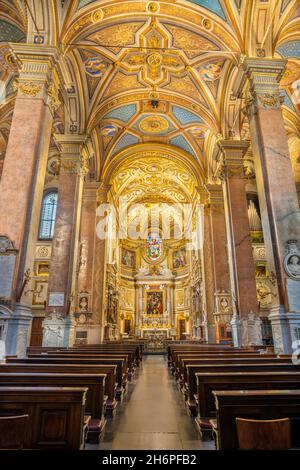 ROM, ITALIEN - 1. SEPTEMBER 2021: Die Kirchenschiff-Kirche Santa Maria dell Anima. Stockfoto