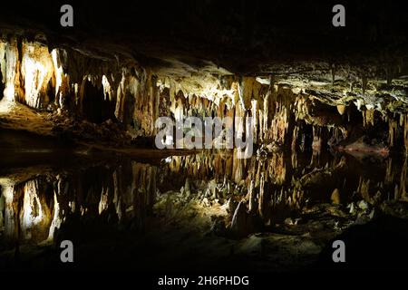 Traumsee-Reflexionen in Luray Caverns, Virginia, USA Stockfoto