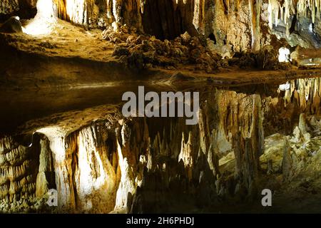 Traumsee-Reflexionen in Luray Caverns, Virginia, USA Stockfoto