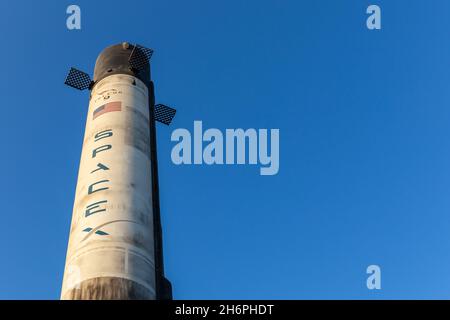 Dubai, VAE, 27.10.2021. Falcon 9 Space X, wiederverwendbarer Mittellift-Trägerrakete, der auf der Expo 2020 in Dubai ausgestellt wurde, Copy Space. Stockfoto