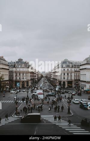 Paris, Frankreich, November 04 2021: Blick auf Paris vom Balkon des Palais Garnier Stockfoto