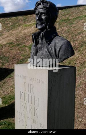 Büste von Air Chief Marshal Sir Keith Park, Battle of Britain Memorial, Capel-le-Ferne, in der Nähe von Folkestone, Kent, England Stockfoto