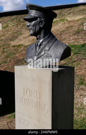 Büste von Lord Dowding, Leiter des Fighter Command, Battle of Britain Memorial, Capel-le-Ferne, in der Nähe von Folkestone, Kent, England Stockfoto