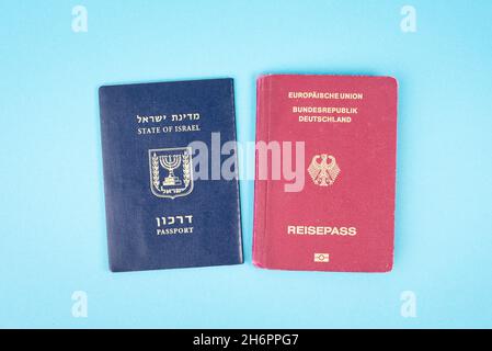 Israelischer und deutscher Pass, Reisedokumente, personalausweis, Staatsbürgerschaft Stockfoto