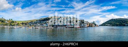 Panoramablick über den River Dart von Dartmouth nach Kingswear Stockfoto