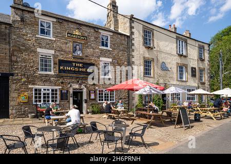 The Kings Head und The Golden Lion Hotel im Upland Village von Allendale Town an den Pennines, Northumberland, Großbritannien Stockfoto