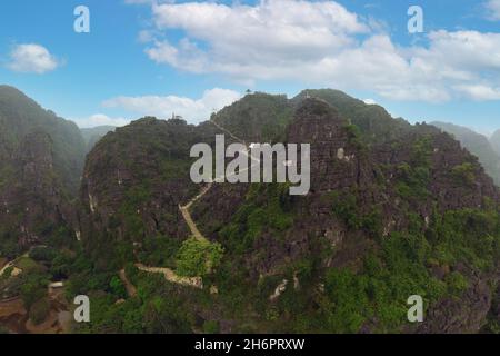 Luftaufnahme des Aussichtspunkts Hang Mua, landschaftlich reizvolle Gegend in der Nähe von Ninh Binh, Vietnam Stockfoto