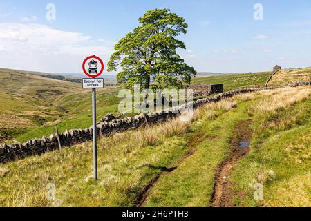 Isaacs Tea Trail auf einem öffentlichen Brückenweg auf dem Swinhope Moor auf den Pennines in der Nähe von Coalcleugh, Northumberland, Großbritannien Stockfoto