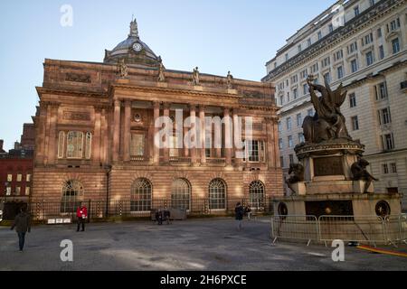 Rückseite des liverpooler Rathauses und Tauschfahnen nelson Denkmal Liverpool merseyside uk Stockfoto