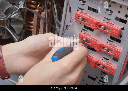 Computer Reparatur Reinigung von Komponenten, von Staub Stockfoto