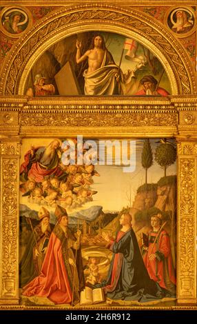 Forlí, ITALIEN - 11. NOVEMBER 2021: Das Passen der Unbefleckten Empfängnis und der Heiligen und die Auferstehung des Jeus in der Kirche Basilica San Mercuriale Stockfoto