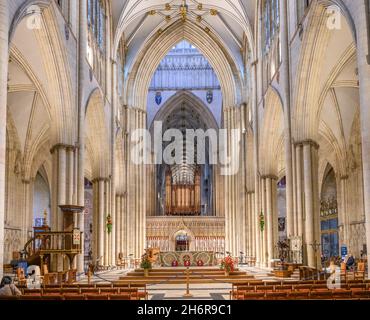 Der Altar des York Minster mit Blick nach Osten, York, England, Großbritannien Stockfoto