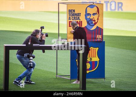 Barcelona, Spanien. November 2021. Daniel Alves in seinem Vortrag gesehen.Dani Alves Präsentation über seine Rückkehr zum FC Barcelona. (Foto von Thiago Prudencio/SOPA Images/Sipa USA) Quelle: SIPA USA/Alamy Live News Stockfoto