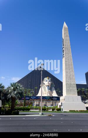 Las Vegas, NV, USA, August 30, 2017: Luxor Casino und Hotel Architektur Fassade zeigt viele der Ägypten-Ikonen in Las Vegas Stockfoto