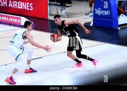 Trento, Italien, 17. November 2021, Diego Flaccadori (Dolomiti Energia Trento) während der Dolomite Energia Trentino gegen Slask Wroclaw - Basketball EuroCup Championship Stockfoto