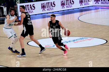 Trient, Italien. November 2021. Diego Flaccadori (Dolomiti Energia Trento) während der Dolomite Energia Trentino gegen Slask Wroclaw, Basketball EuroCup Meisterschaft in Trient, Italien, November 17 2021 Quelle: Independent Photo Agency/Alamy Live News Stockfoto