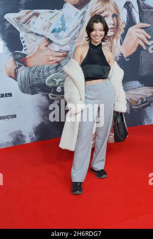 Berlin, Deutschland. November 2021. Schauspielerin Vivien König kommt zur Premiere der Serie 'Faking Hitler' im Delphi Film Palace. Quelle: Jörg Carstensen/dpa/Alamy Live News Stockfoto