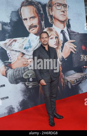 Berlin, Deutschland. November 2021. Schauspieler Moritz Bleibtreu kommt zur Premiere der Serie 'Faking Hitler' im Delphi Film Palace. Quelle: Jörg Carstensen/dpa/Alamy Live News Stockfoto