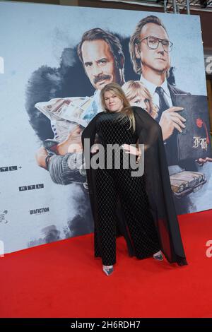 Berlin, Deutschland. November 2021. Die Schauspielerin Gisa Flake kommt zur Premiere der Serie 'Faking Hitler' im Delphi Film Palace. Quelle: Jörg Carstensen/dpa/Alamy Live News Stockfoto