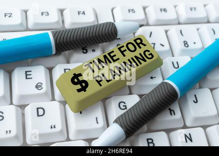 Textschild mit der Uhrzeit für die Planung. Wort geschrieben über die Ausübung bewusste Kontrolle auf bestimmte Aktivitäten mit Online-Freunden verbunden verbracht, machen Stockfoto