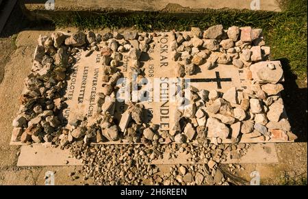 Weltkrieg ll, Oskar Schindler Grab auf dem Berg Zion, 1974, Er rettete 1,200 Juden während des Zweiten Weltkriegs. Der Film Schindler‘s List erzählt seine Geschichte. Stockfoto