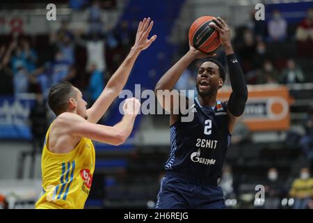 SANKT PETERSBURG, RUSSLAND - 17. NOVEMBER: Jordan Loyd von BC Zenit während des EuroLeague-Spiels der Turkish Airlines zwischen BC Zenit und BC Alba in der Sibur Arena am 17. November 2021 in Sankt Petersburg, Russland (Foto: Anatolij Medved/Orange Picts) Stockfoto