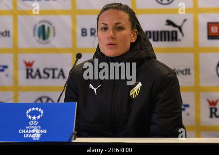 Göteborg, Schweden. November 2021. Hisingen Arena, Göteborg, Schweden, 17. November 2021: Beata Kollmats (3 Hacken) während der Pressekonferenz nach dem UEFA Womens Champions League-Spiel in der Gruppe D zwischen BK Hacken und Benfica Lissabon am 17 2021. November in der Hisingen Arena in Göteborg, Schweden Peter Sonander/SPP Credit: SPP Sport Press Foto. /Alamy Live News Stockfoto