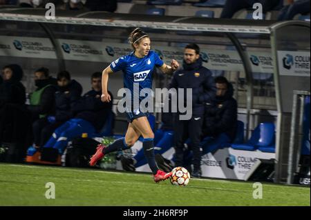 Hoffenheim, Deutschland. November 2021. Dietmar-Hopp-Stadion Katharina Naschenweng (9 Hoffenheim) während der UEFA Womens Champions League Group im Dietmar-Hopp-Stadion in Hoffenheim, Deutschland, die erste Runde des Fußballspiels zwischen TSG 1899 Hoffenheim und dem FC Barcelona. Dana Rösiger/ SPP Quelle: SPP Sport Pressefoto. /Alamy Live News Stockfoto