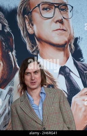 Berlin, Deutschland. November 2021. Schauspieler Lars Eidinger kommt zur Premiere der Serie 'Faking Hitler' im Delphi Film Palace. Quelle: Jörg Carstensen/dpa/Alamy Live News Stockfoto