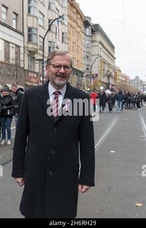 Prag, Tschechische Republik. November 2021. Kandidat für den neuen tschechischen Premierminister, Koalitionsführer SPOLU und Vorsitzender der ODS-Partei, Petr Fiala, in der Narodni-Straße in Prag gesehen.Petr Fiala trifft den tschechischen Präsidenten Milos Zeman. Milos Zeman versprach, dass Petr Fiala am 26. November zum tschechischen Premierminister ernannt wird. (Foto von Tomas Tkacik/SOPA Images/Sipa USA) Quelle: SIPA USA/Alamy Live News Stockfoto