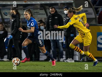 Hoffenheim, Deutschland. November 2021. Dietmar-Hopp-Stadion Katharina Naschenweng ( 9 Hoffenheim) während der UEFA Womens Champions League Group im Dietmar-Hopp-Stadion in Hoffenheim, Deutschland, die erste Runde des Fußballspiels zwischen TSG 1899 Hoffenheim und dem FC Barcelona. Dana Rösiger/ SPP Quelle: SPP Sport Pressefoto. /Alamy Live News Stockfoto