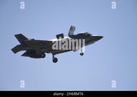 USMC F-35B schwebt bei MCAS Miramar, Kalifornien Stockfoto
