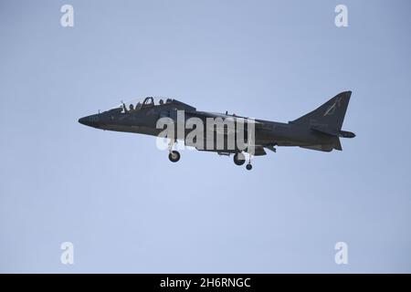 T/AV-8B Harrier, von MCAS Yuma, arbeitet das Muster während des Trainings bei NAF El Centro, Kalifornien Stockfoto