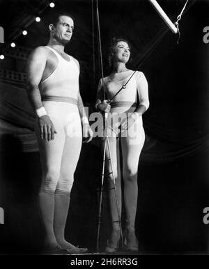 Cliff Robertson, Esther Williams, am Set des Films, „The Big Show“, 20th Century-Fox, 1961 Stockfoto