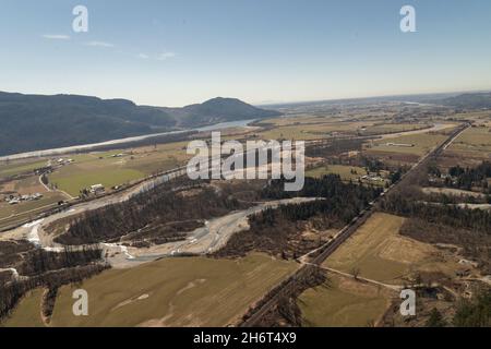 Luftaufnahme der Sumas Prärie und des Fraser River Drainage im unteren Fraser River in der Nähe der Stadt Chilliwack in British Columbia, Kanada. Stockfoto