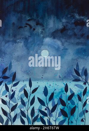 Aquarell abstrakter Hintergrund mit bewölktem Nachthimmel, Mond und dunklen Blättern. Geheimnisvolle Märchen-Illustration für Postkarten und Design Stockfoto