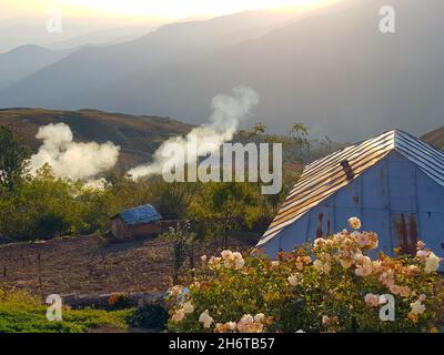 Ländliche Gegend in Mazandaran, Finnland am frühen Morgen bei Sonnenaufgang Stockfoto